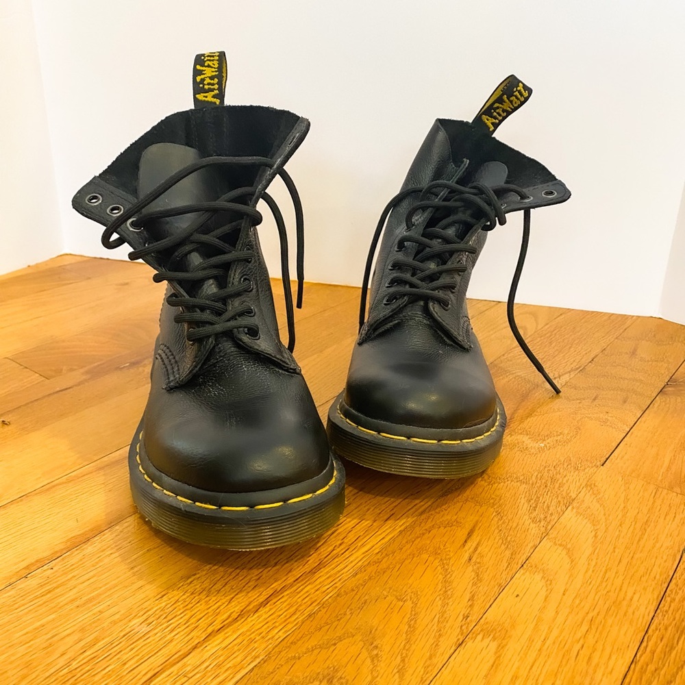 Dr. Martens 1460 Women’s Pascal Virginia Leather Boots